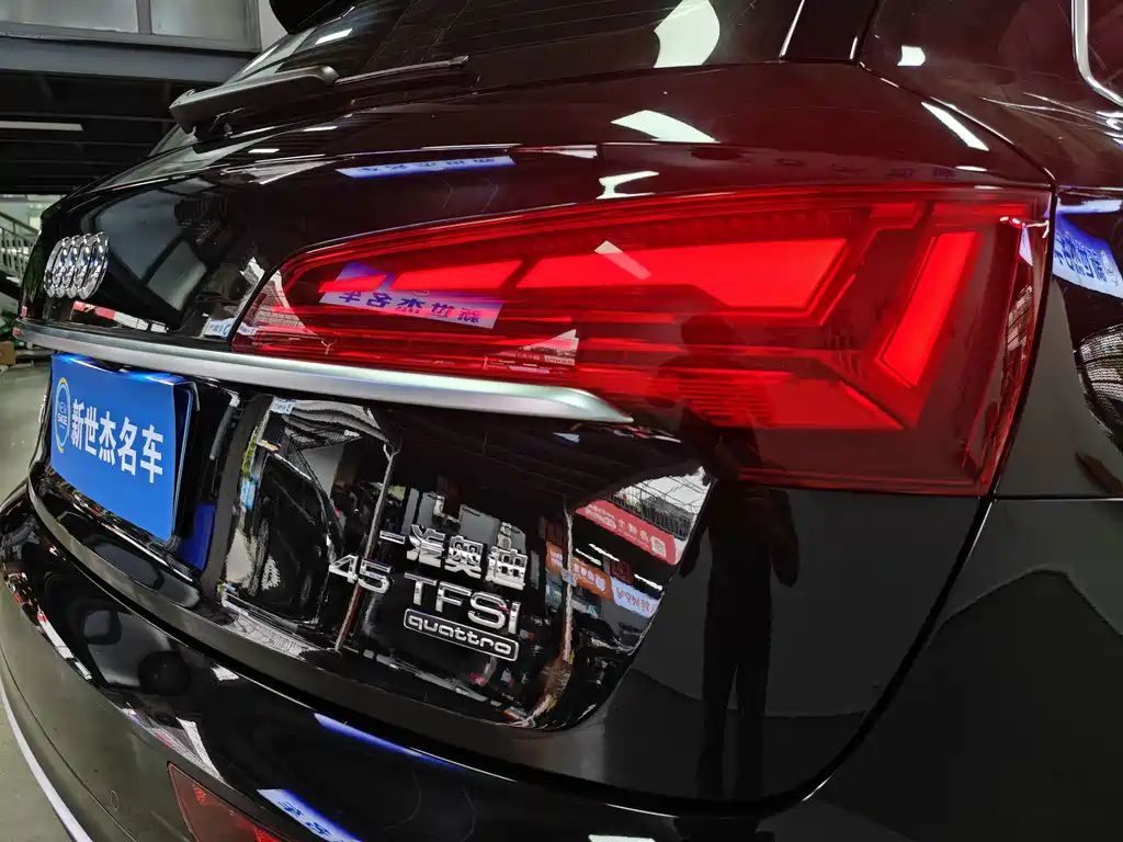Audi Q5L 2022 — фото 12