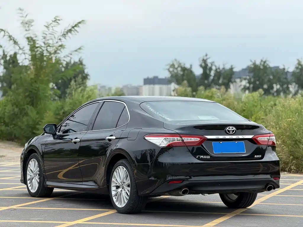 Toyota Camry 2019 — фото 9