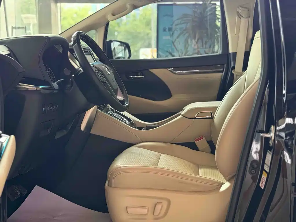 Toyota Alphard 2018 — фото 10