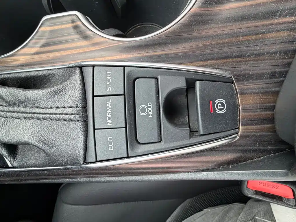 Toyota Camry 2019 — фото 35
