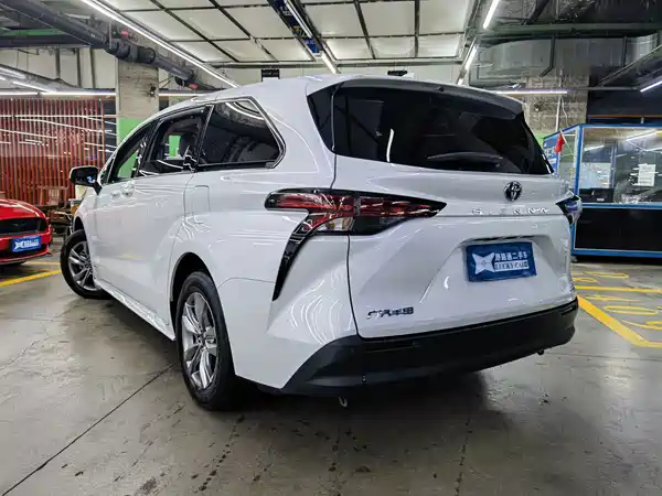 Toyota Sienna 2025