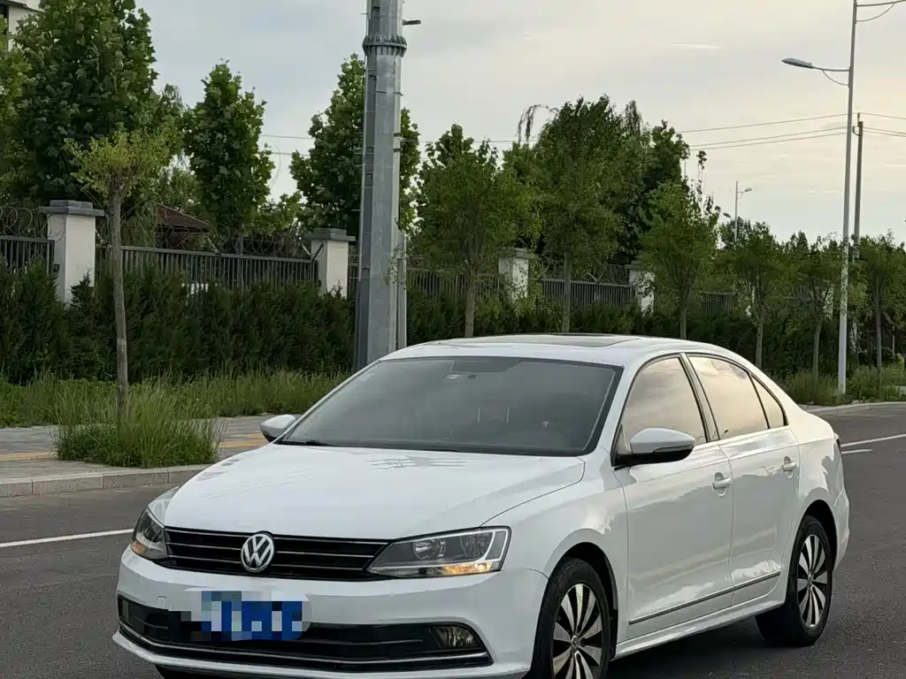 Volkswagen Sagitar 2018
