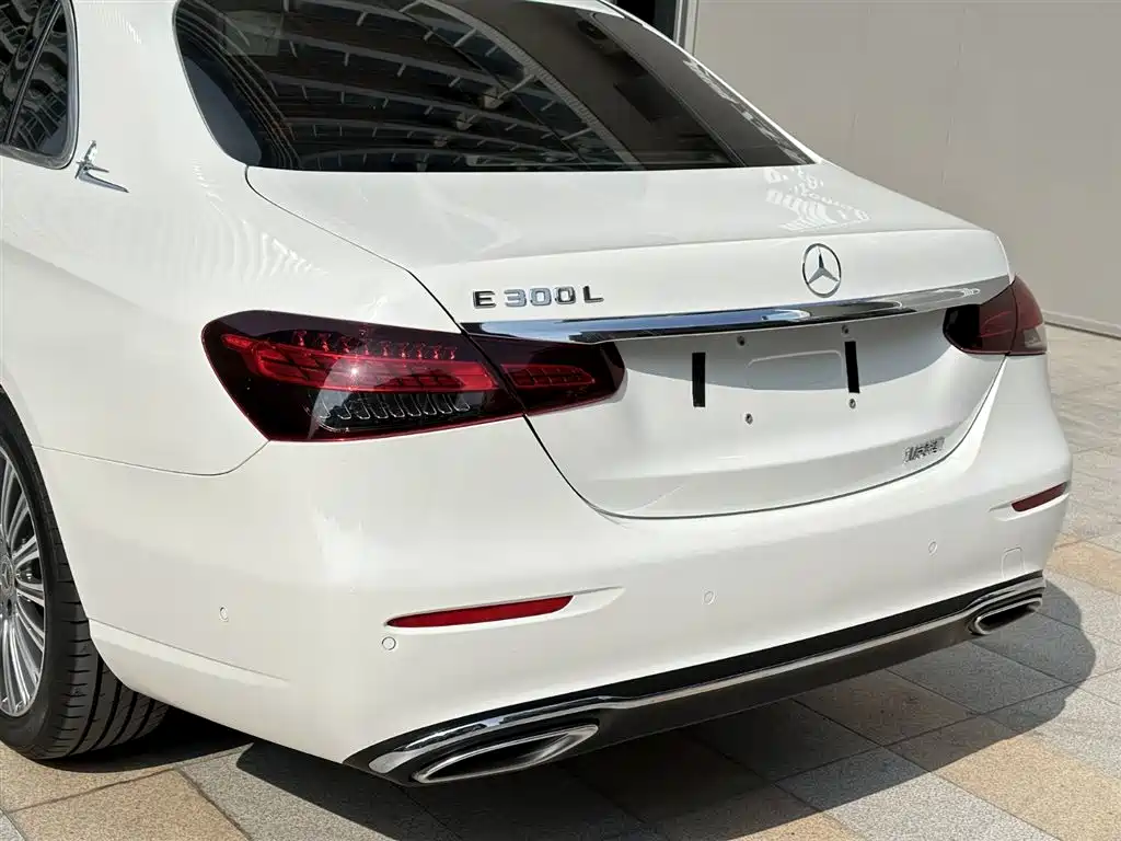 Mercedes-Benz E-Class 2023 — фото 19