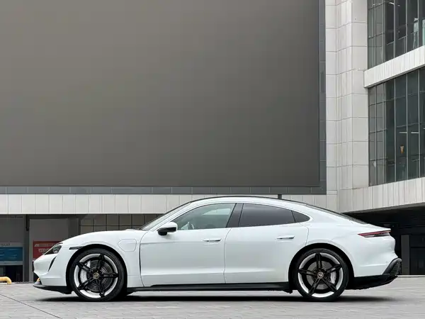 Porsche Taycan 2021