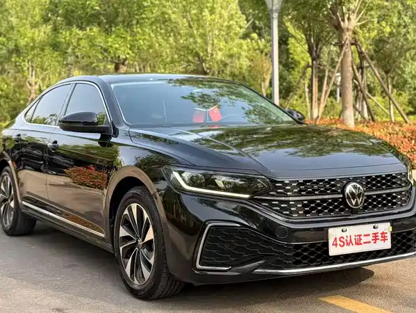 Volkswagen Passat 2023