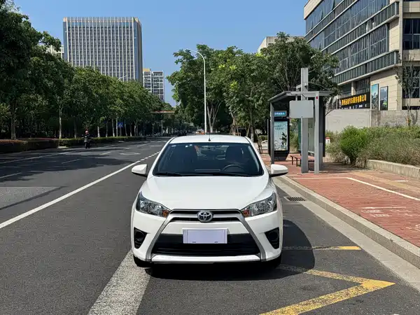 Toyota Yaris L 2015