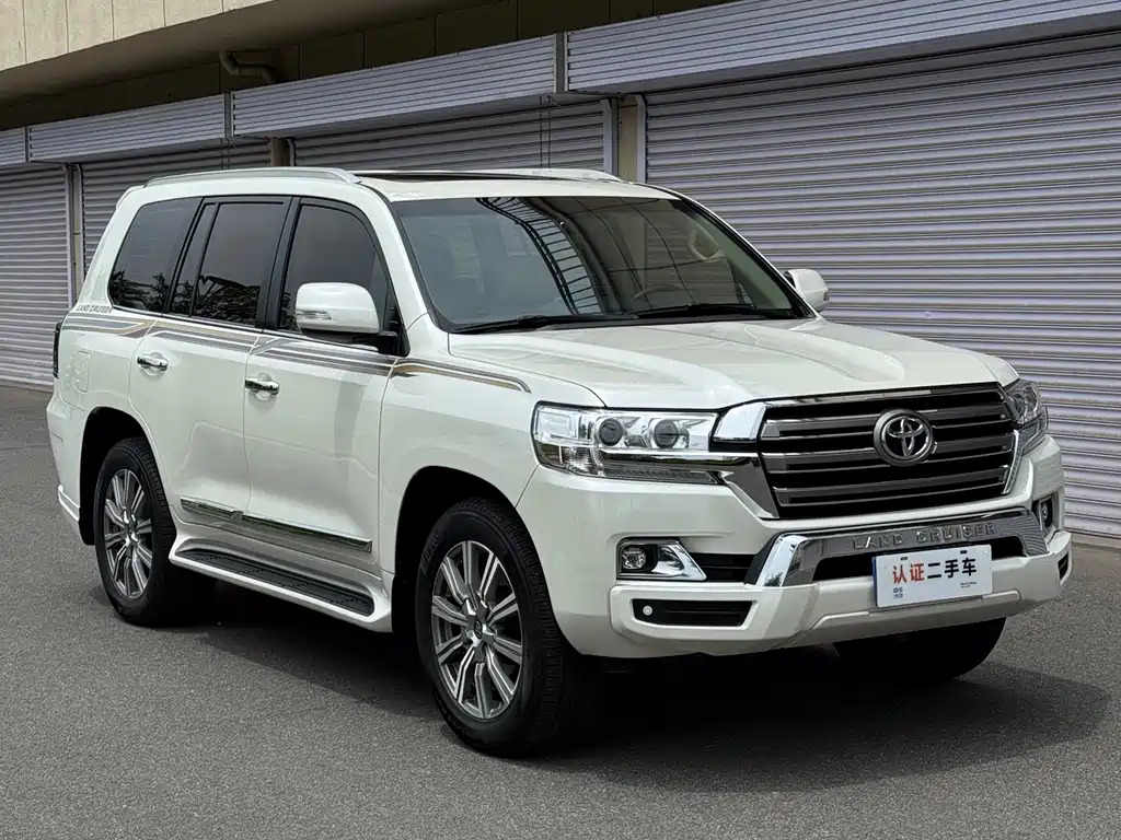 Toyota Land Cruiser 2017 — фото 3