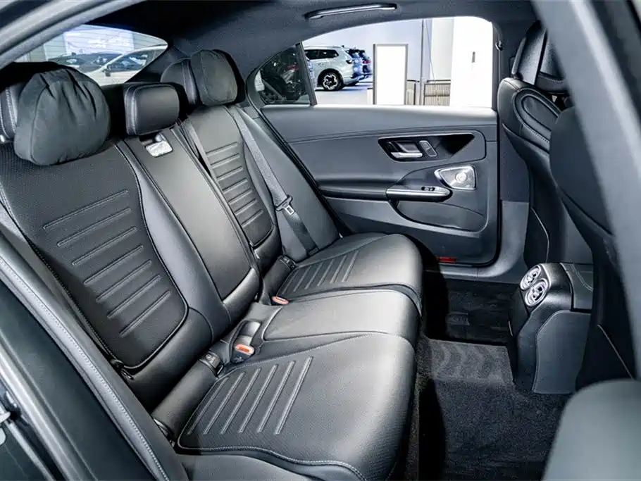 Mercedes-Benz C-Class 2024 — фото 21