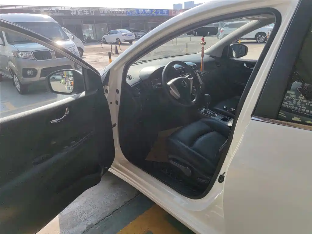 Nissan Tiida 2015 — фото 16