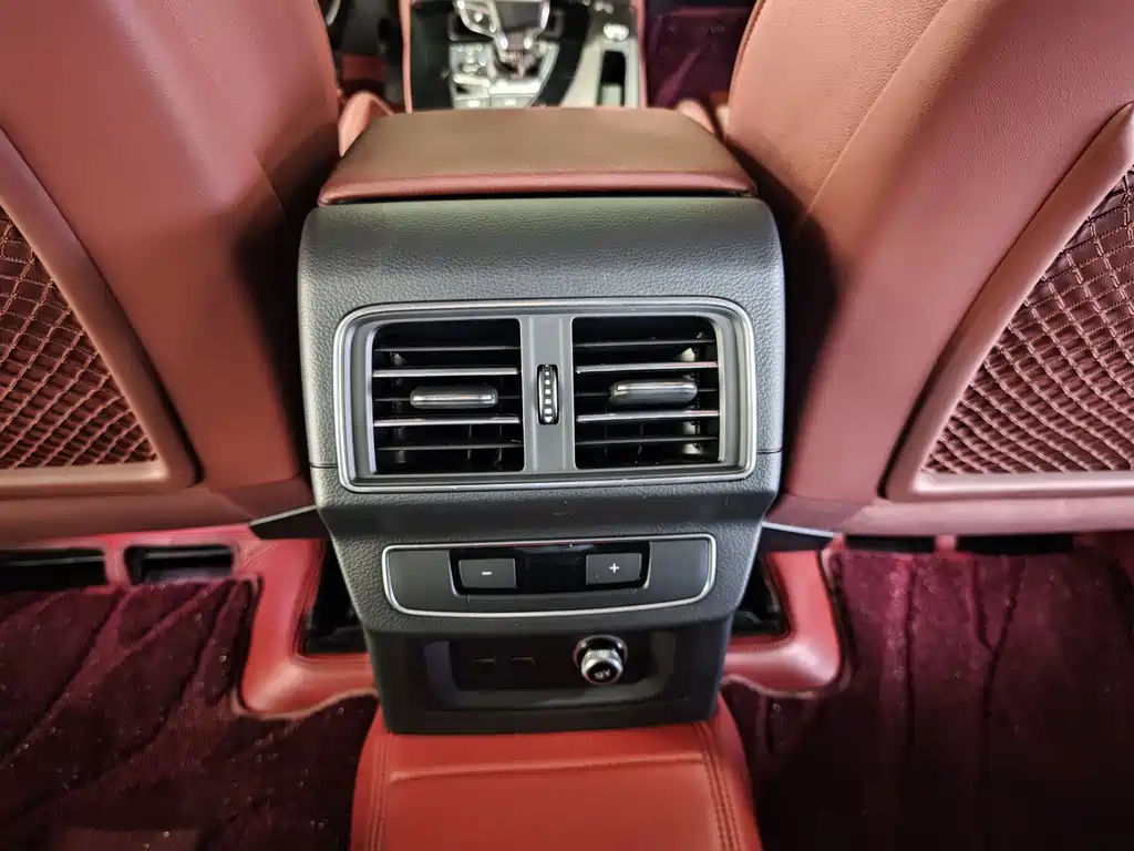 Audi Q5L 2023 — фото 10