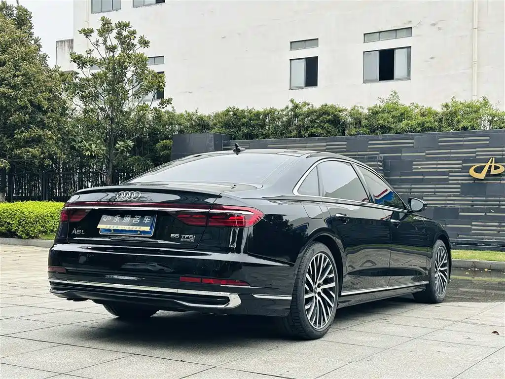 Audi A8 2023 — фото 22