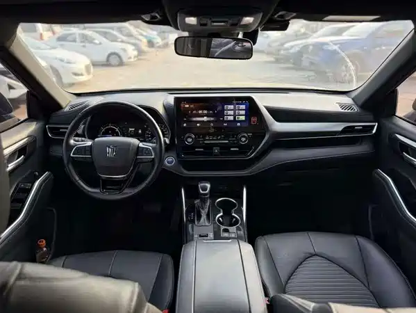 Toyota Crown Kluger 2022