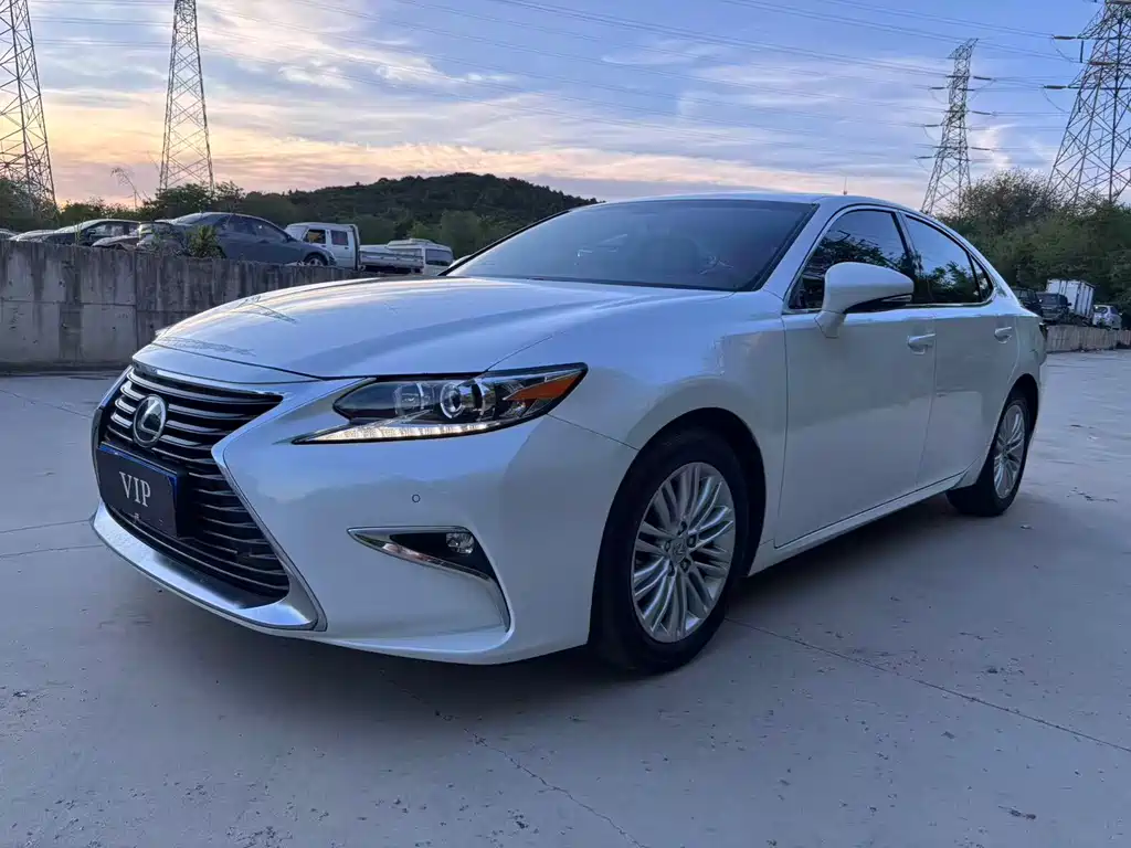 Lexus ES 2016 — фото 1