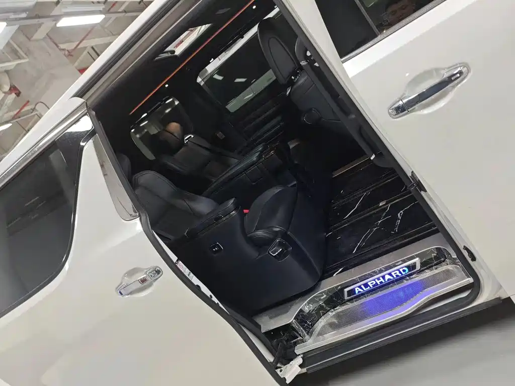 Toyota Alphard 2022 — фото 3