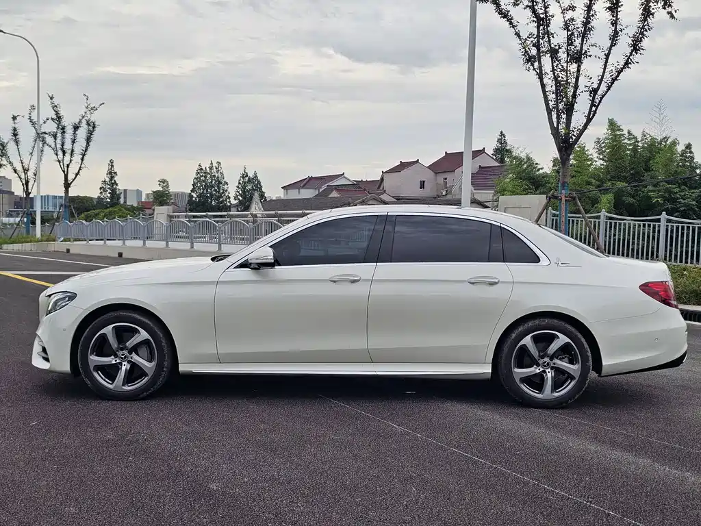Mercedes-Benz E-Class 2019 — фото 14