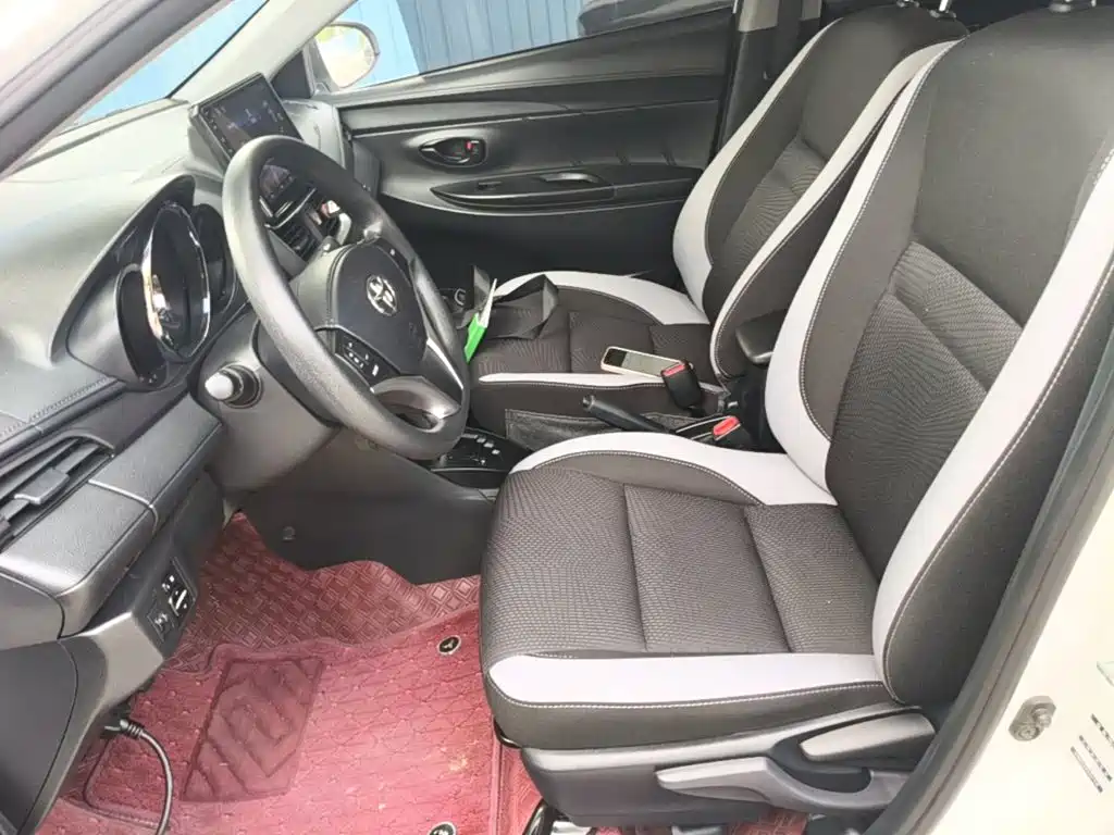Toyota Yaris L 2022 — фото 15