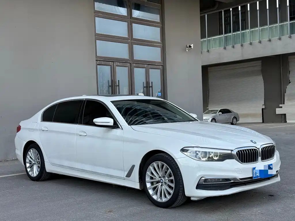 BMW 5 Series 2019 — фото 3