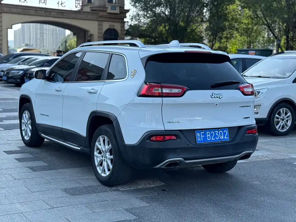Jeep Cherokee 2016 — фото 2