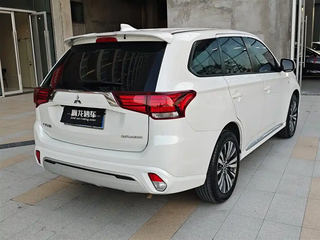 Mitsubishi Outlander 2021 — фото 5