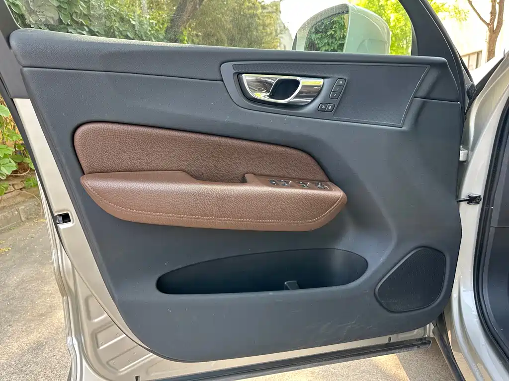 Volvo XC60 2018 — фото 10