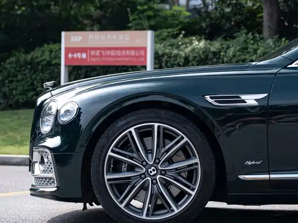 Bentley Flying Spur Plug-In Hybrid 2023