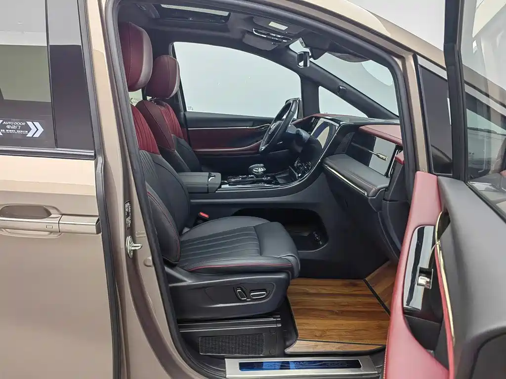 GAC Trumpchi M8 2023 — фото 23