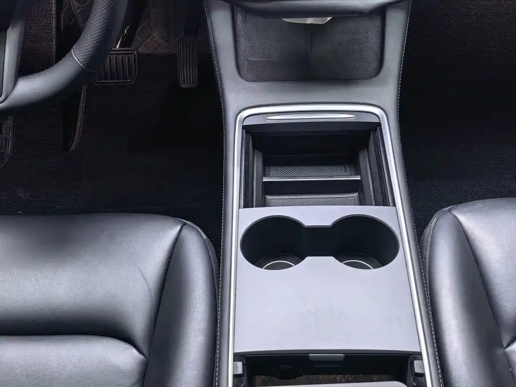 Tesla Model Y 2023 — фото 14