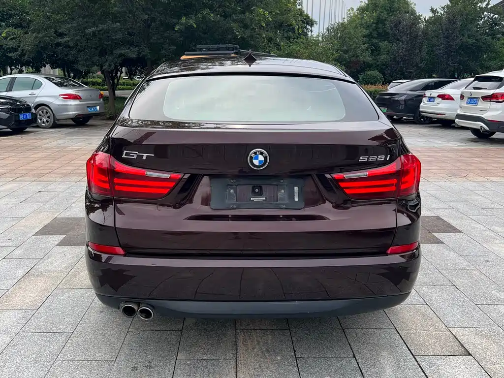 BMW 5 Series GT 2015 — фото 14
