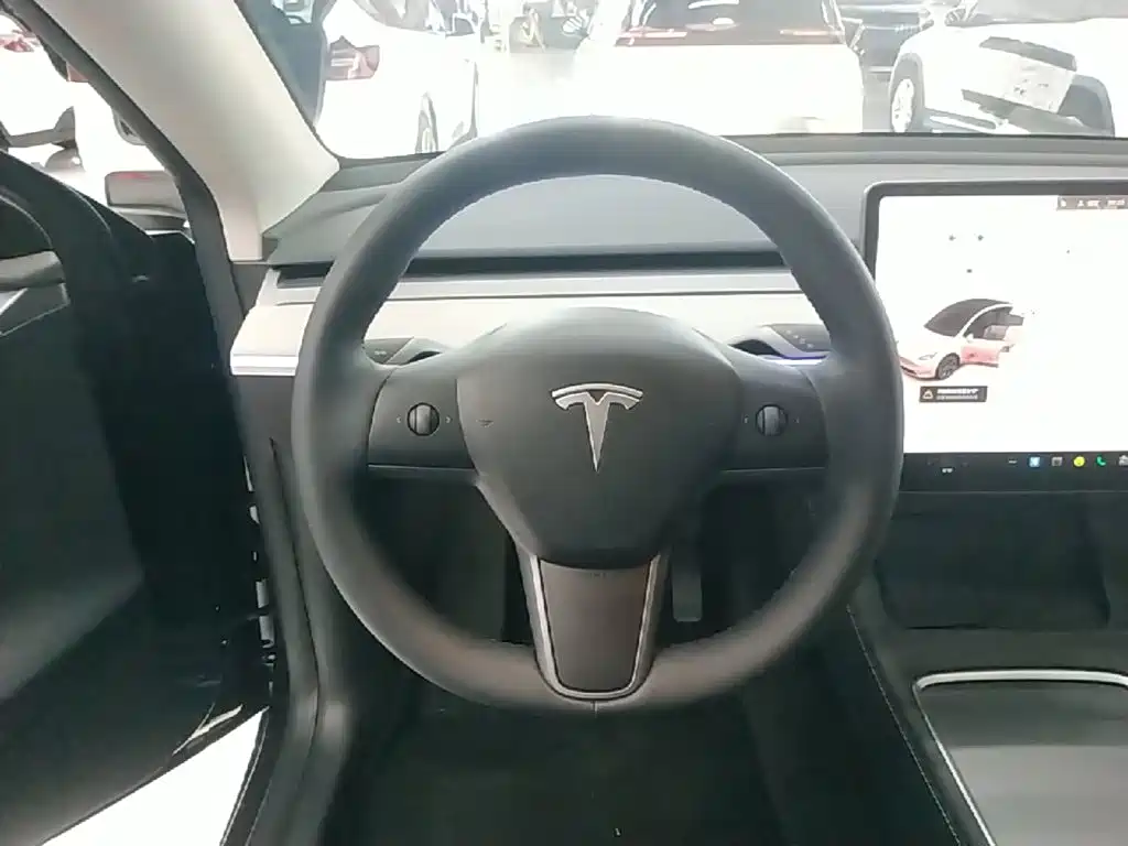 Tesla Model Y 2024 — фото 11