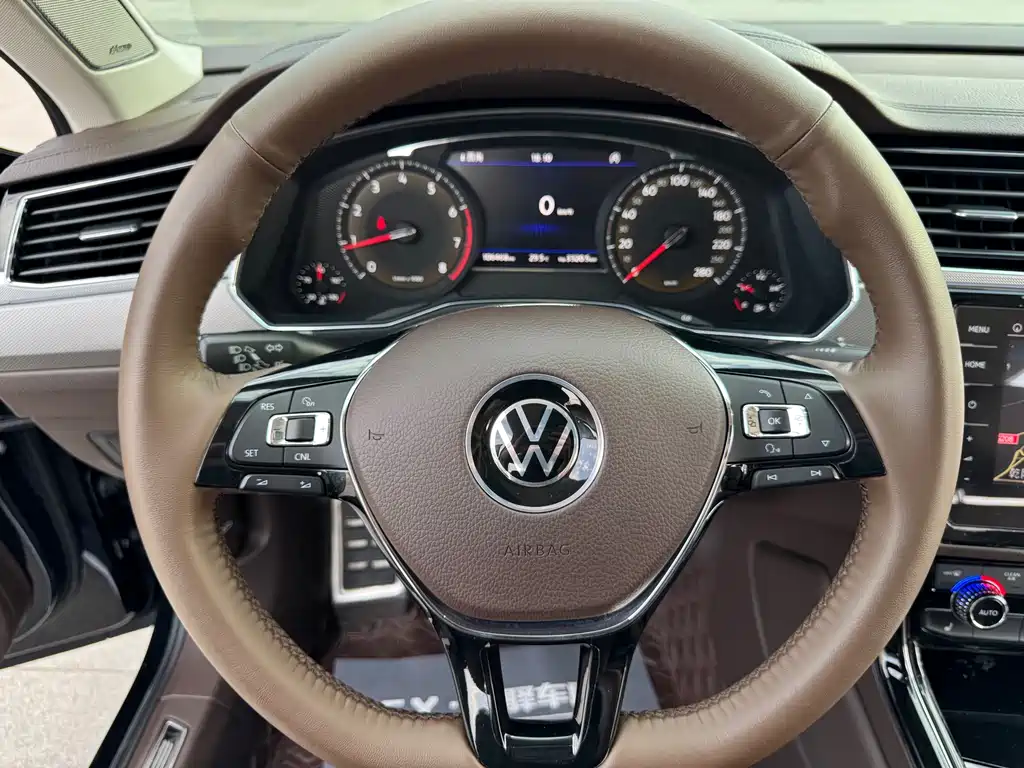 Volkswagen Phideon 2023 — фото 14