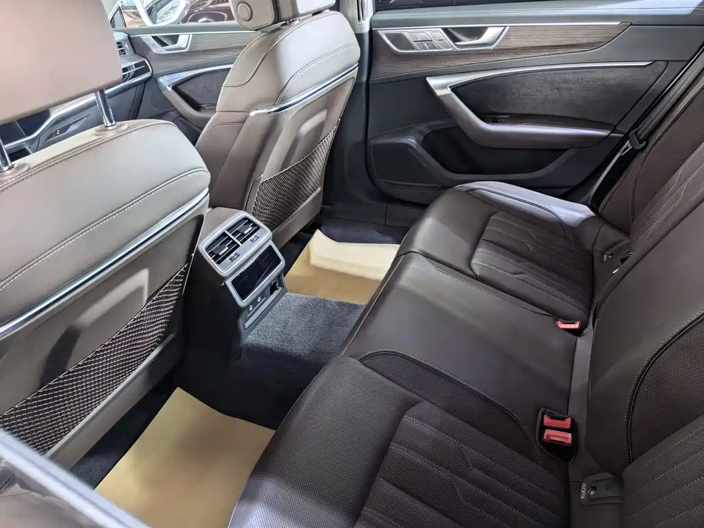 Audi A7L 2023 — фото 5