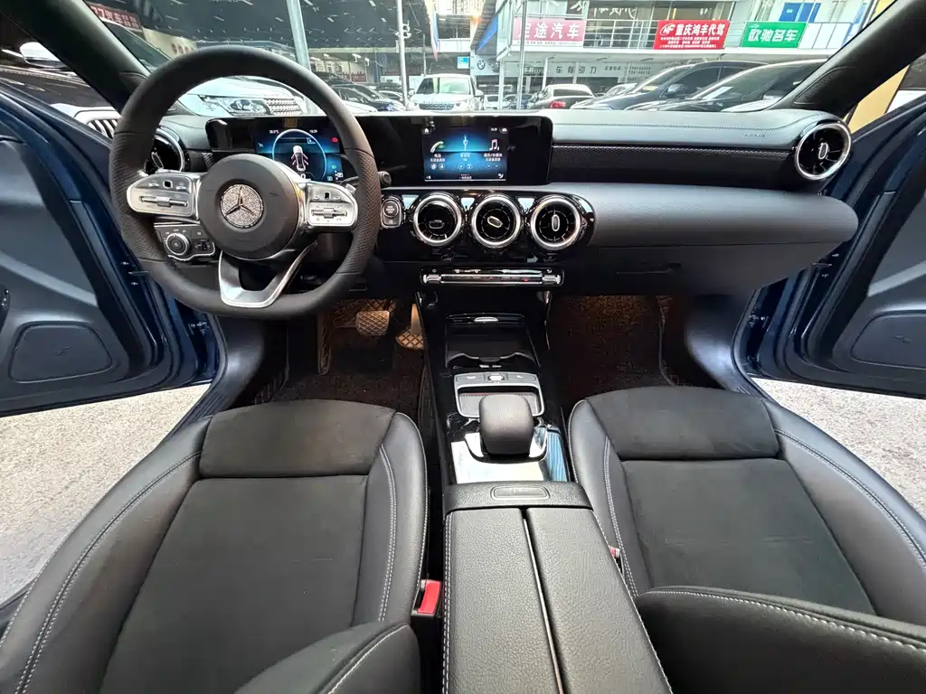 Mercedes-Benz A-Class 2019 — фото 17