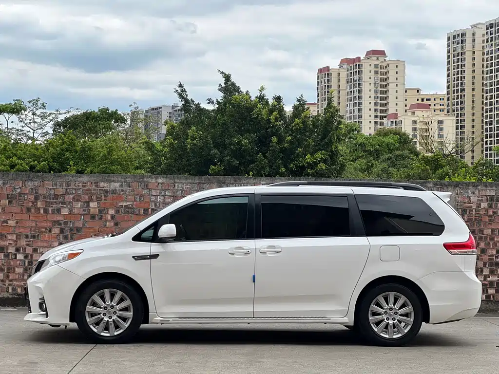 Toyota Sienna 2016