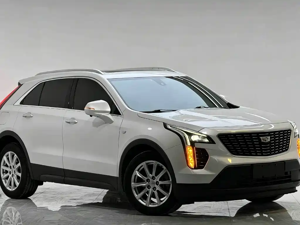 Cadillac XT4 2022 — фото 1
