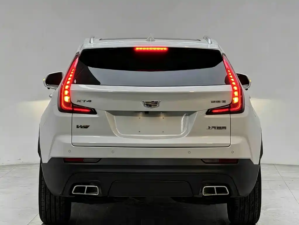 Cadillac XT4 2022 — фото 5