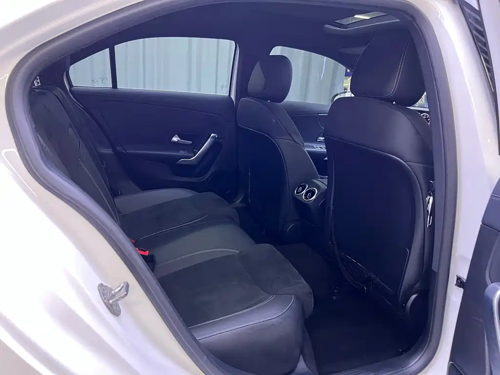 Mercedes-Benz A-Class 2019 — фото 16