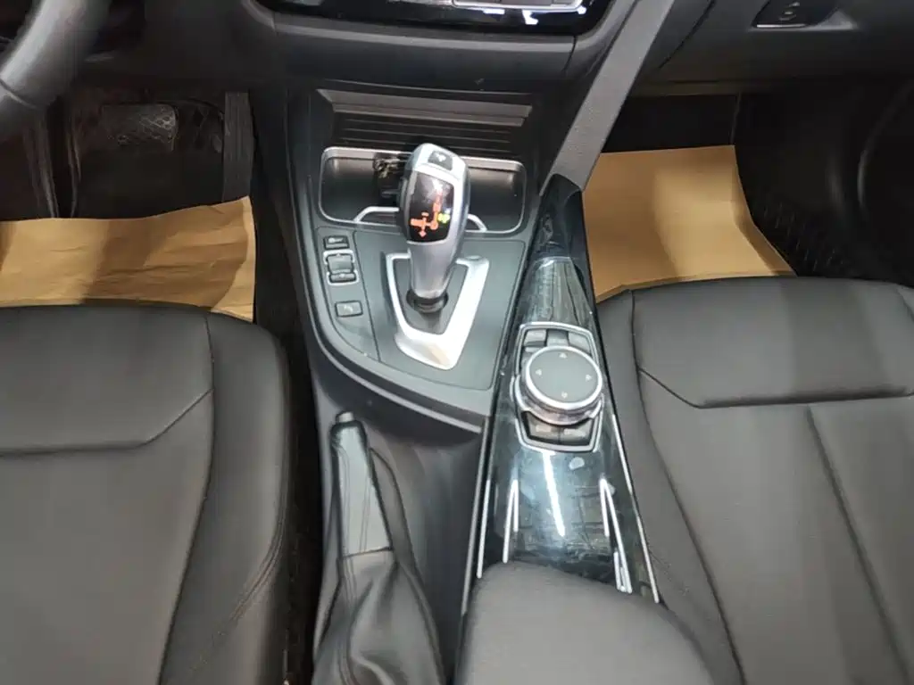 BMW 3 Series 2016 — фото 14