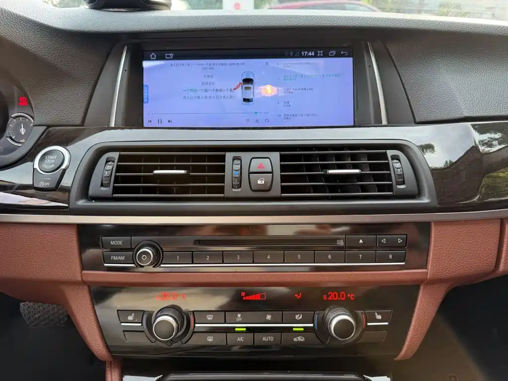 BMW 5 Series 2017 — фото 10