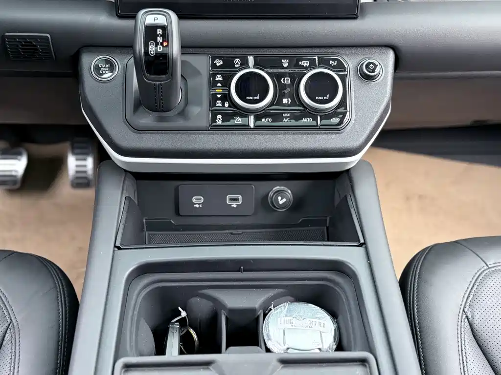 Land Rover Defender 2024 — фото 13
