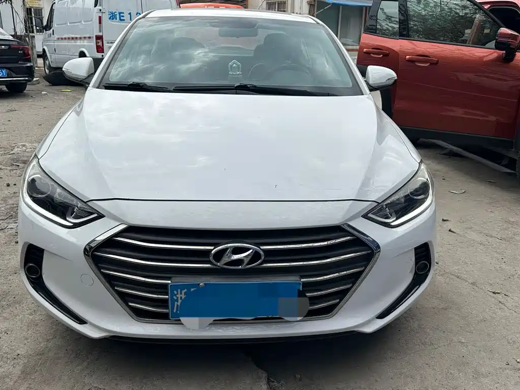 Hyundai Elantra 2017 — фото 2