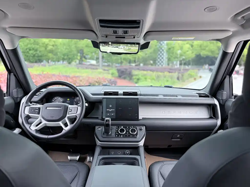 Land Rover Defender 2024 — фото 17