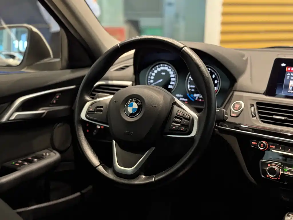 BMW 1 Series 2019 — фото 14