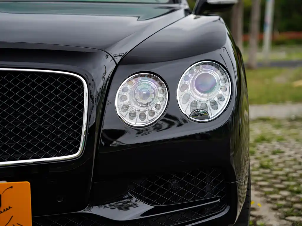 Bentley Flying Spur 2018 — фото 2