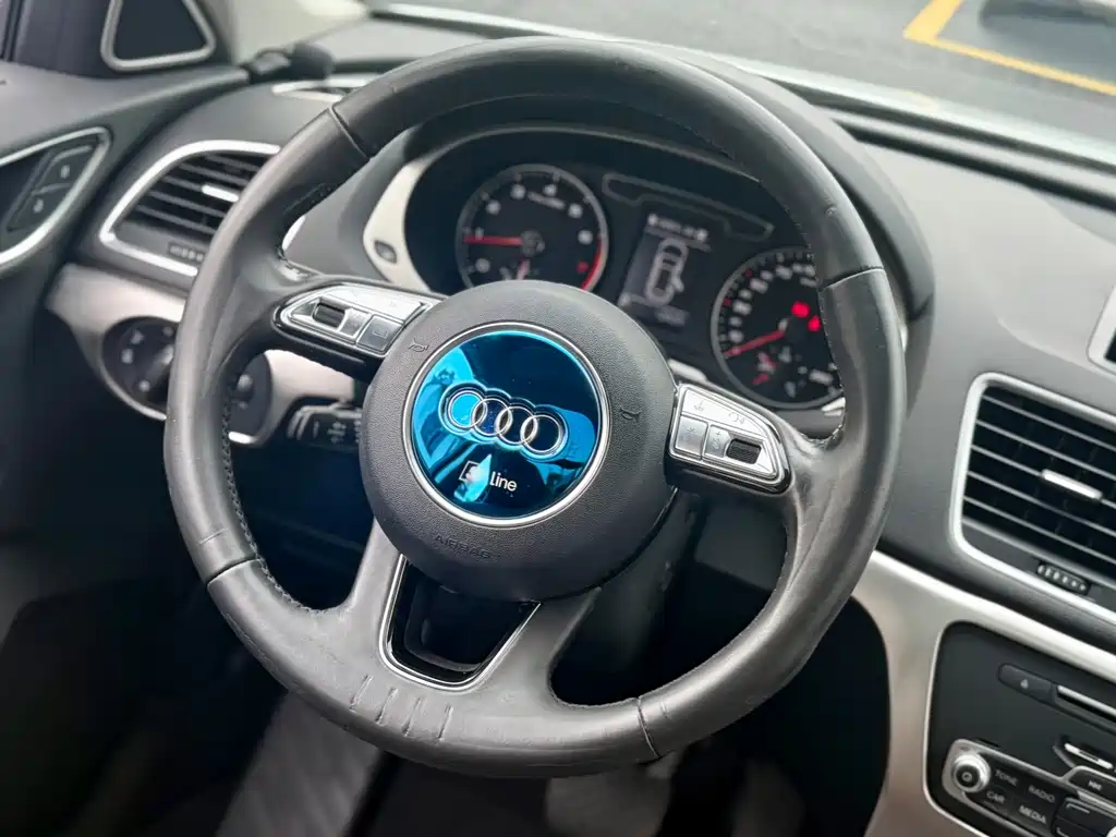 Audi Q3 2016 — фото 17