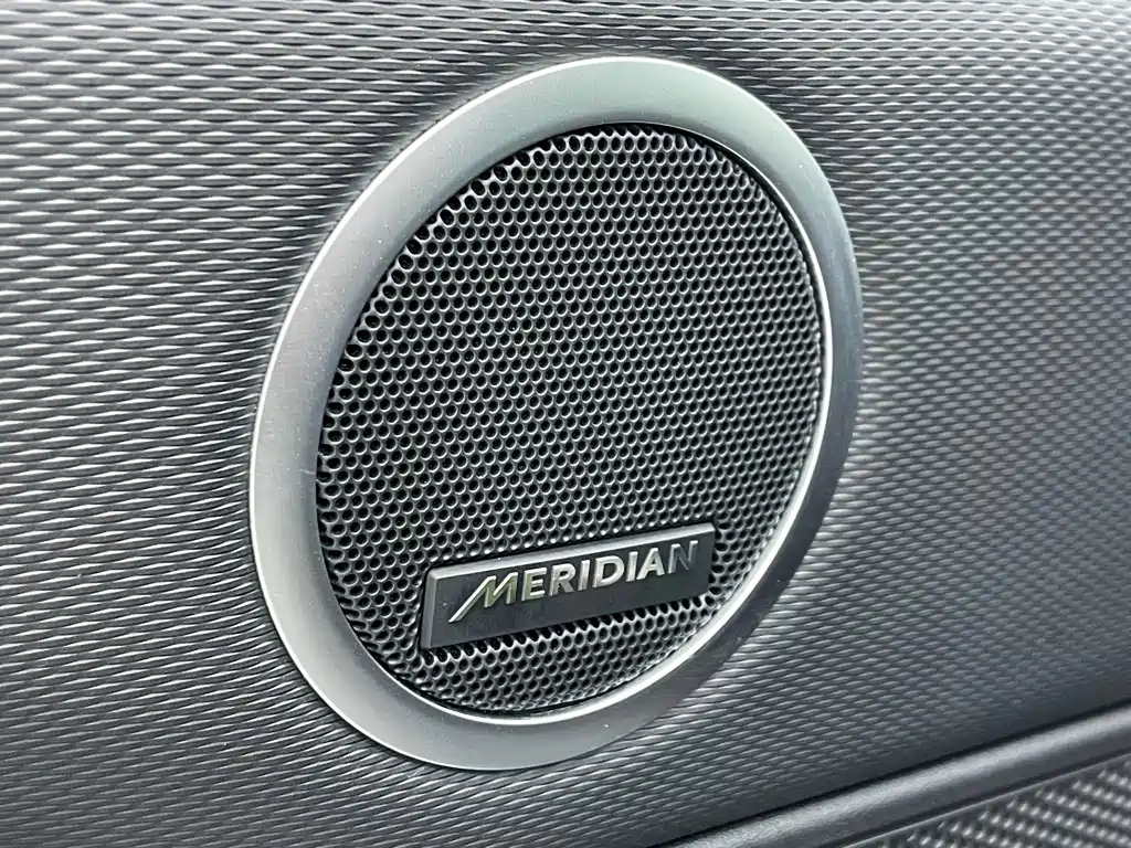 Land Rover Discovery 2023 — фото 20