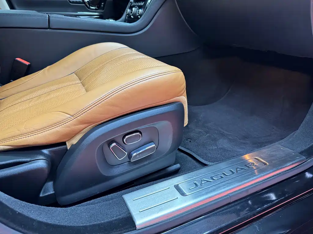 Jaguar XJ 2015 — фото 15