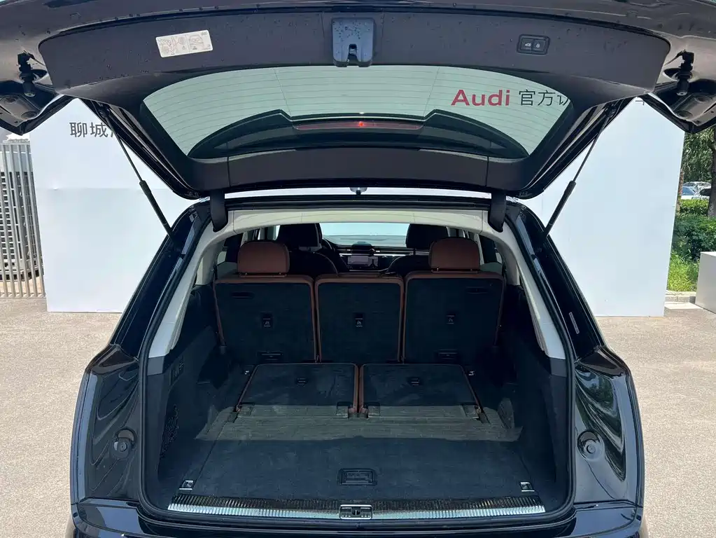 Audi Q7 2025 — фото 11