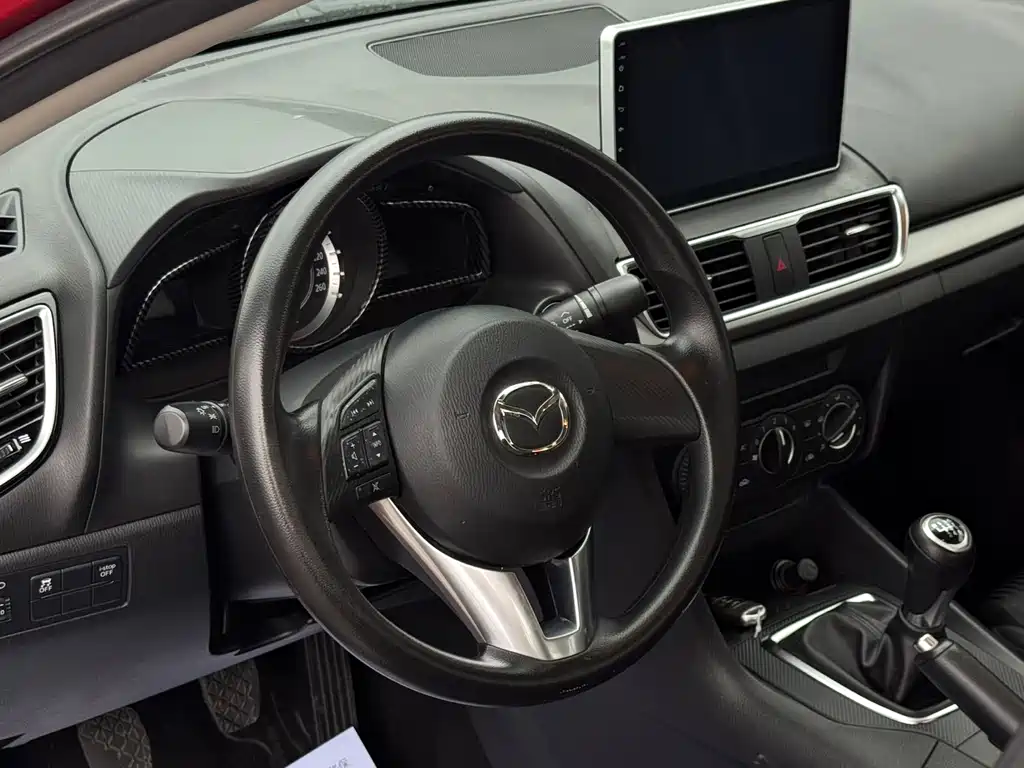 Mazda 3 Axela 2016 — фото 15