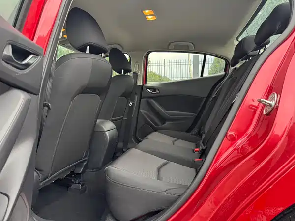 Mazda 3 Axela 2016