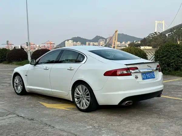 Jaguar XF 2011